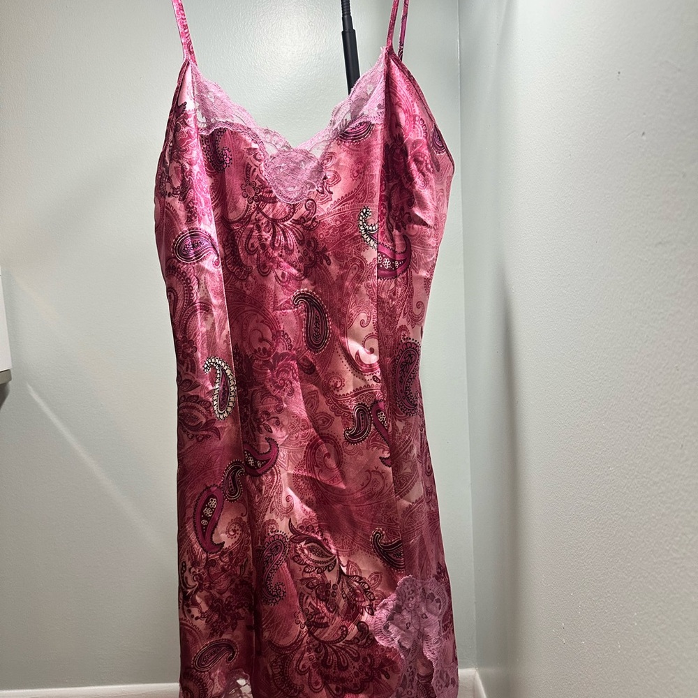 delicates Paisley Lace-Trim Satin Chemise in Fuchsia Pink
